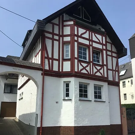 Altes Fachwerkhaus Mutter Mosel Apartment Loef Exterior photo
